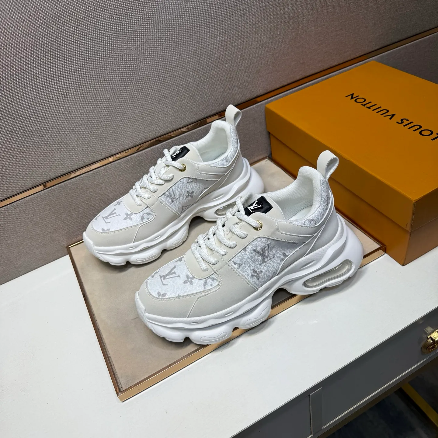⬛️Men's shoes 💰p462【LV～】Men's casual shoes 2025z cabinet sales simultaneously 🔶Size: 38-44 #️⃣ 🔷5 colors🔜The upper is made of multi-material splicing➕Mesh lining, comfortable and breathable, sole: original comfortable and wear-resistant outsole, ⚠️real thing📱photographed🎬real thing is better📢📢📢